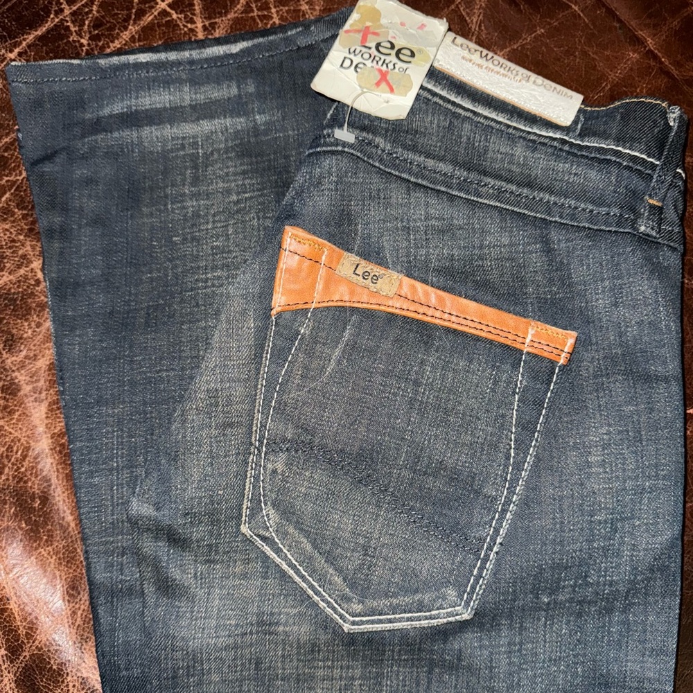 Lee vintage jeans size W24 x L31 leather trim new with tags women’s. Curved leg